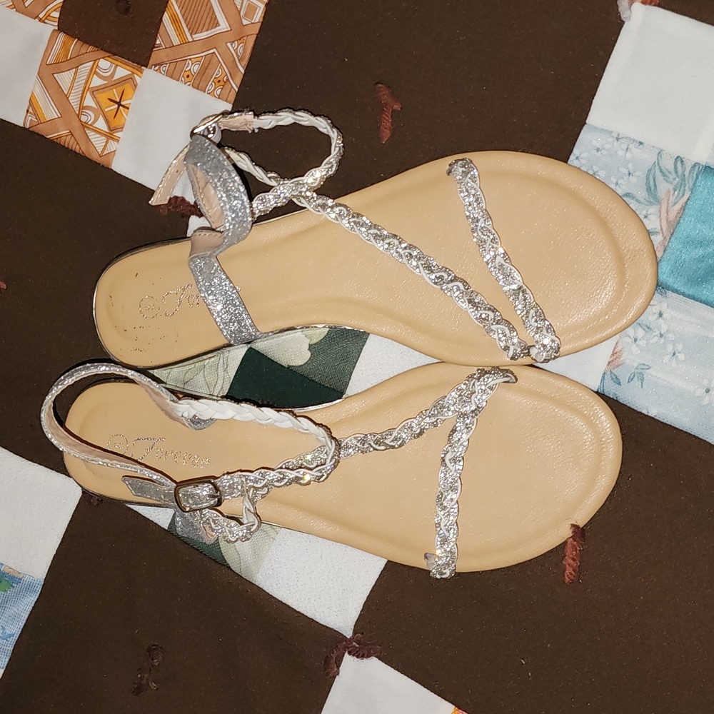 Womens sandals size 8 cute silver rope glitter